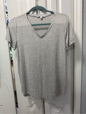 Green Envelope Light Gray V-Neck Short Sleeve Tee